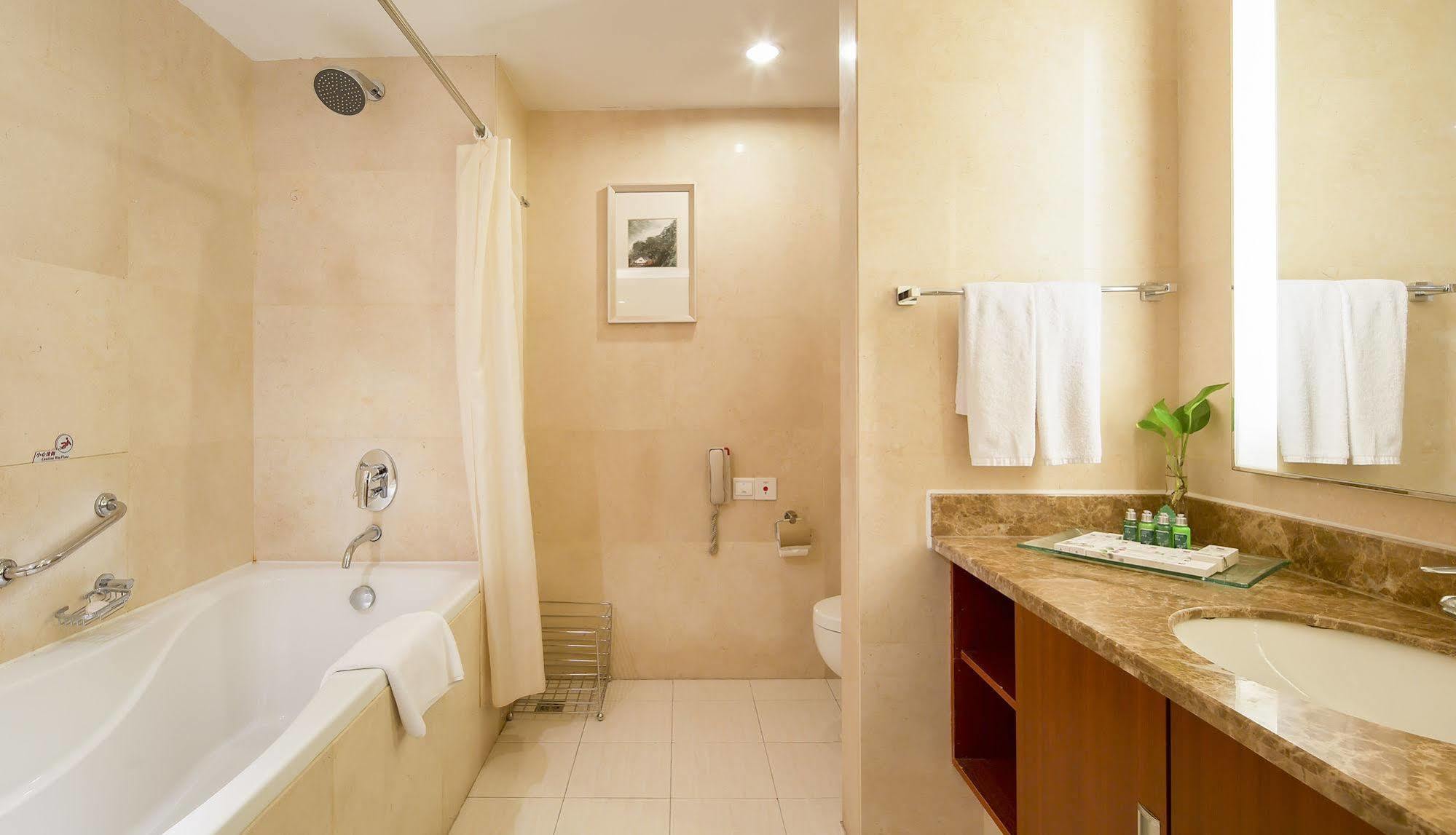 Landison Plaza International Hotel Čen-ťiang Exteriér fotografie