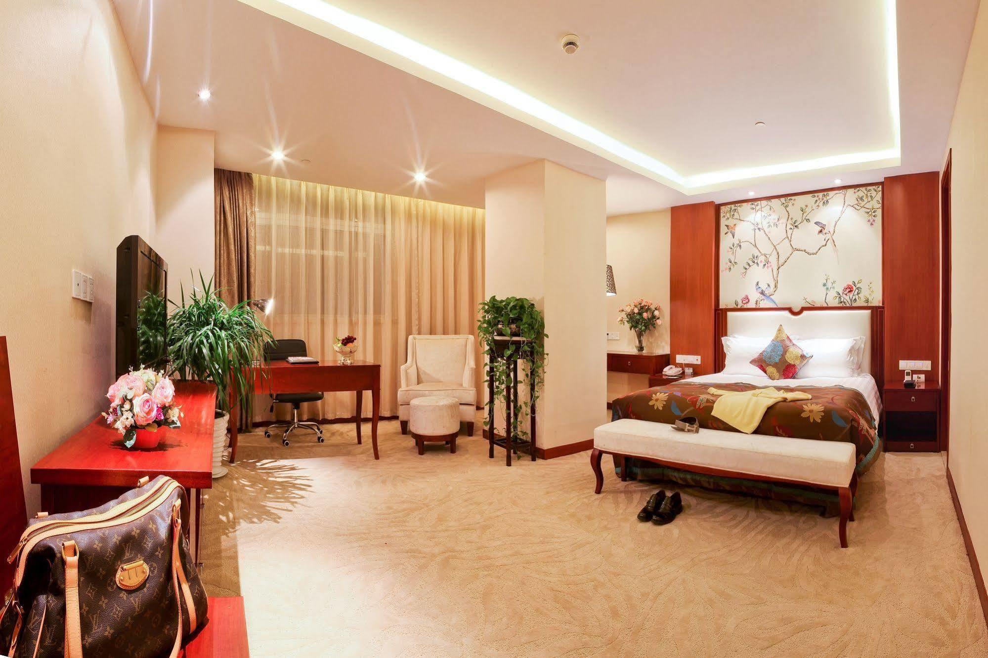 Landison Plaza International Hotel Čen-ťiang Exteriér fotografie